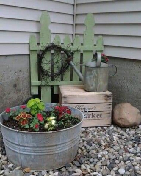 Corner Garden Landscaping, Rustic Flower Beds In Front Of House Country Decor, Farmhouse Flower Bed Ideas, Small Flower Bed Ideas In Front Of House Corner Garden, Corner Of House Landscaping, Back Corner Yard Ideas, Small Corner Garden Ideas, Yard Corner Ideas, Corner Yard Ideas