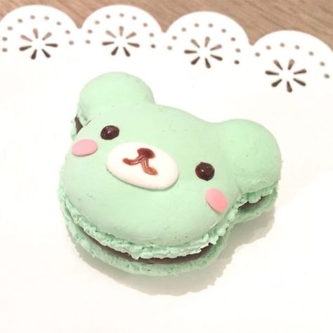 Kawaii bear mint macaron Kawaii Craft, Mint Aesthetic, Chocolate Macaron, Kawaii Dessert, Kawaii Crafts, Cute Baking, Japanese Candy, Japanese Dessert, Mint Chocolate Chips