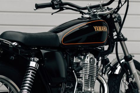 Flat Track Racing, Yamaha Sr400, Yamaha Motorcycles, Yamaha Motorcycle, Popular Mechanics, Cafe Racer Motorcycle, Custom Bike, Racing Motorcycles, Japan Fashion