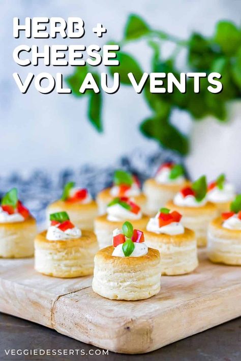 These vol-au-vents are filled with cream cheese, garlic, and herbs for an easy appetizer that can be made in no time! Volauvent Recipes, Quick Party Food, Vegetarian Appetizers Easy, Puff Pastry Shells, Vegetarian Appetizer, Cream Cheese Appetizer, Puff Pastry Appetizers, Pastry Appetizer, Italian Herbs