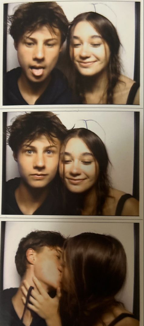 Couples Photobooth Aesthetic, Photo Booth Boyfriend, Photobooth With Boyfriend, Photo Booth Ideas Couple, Photo Booth Pictures Couple, Photobooth Aesthetic Couple, Photobooth Couple Aesthetic, Couple Photobooth Ideas, Photobooth Pictures Couple