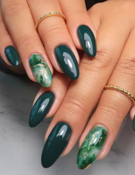 Green Nails With Jewels, Green Marble Nails Acrylic, Emerald Marble Nails, Emerald Green Marble Nails, Marble Green Nails, Green Marble Nail Designs, Green Marble Nails, Ongles Bling Bling, Nail Art French