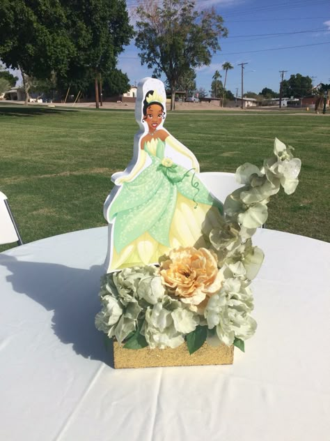 Princess Tiana Centerpiece Ideas, Princess And The Frog Centerpiece Ideas, Princess And The Frog Centerpiece, Disney Princess Centerpieces, Princess Tiana Party, Princess Tiana Birthday Party, Tiana Birthday Party, Princess Sweet 16, Princess Centerpieces