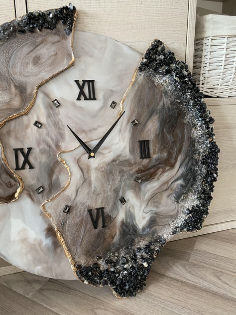 Resin Art Painting, Geode Art, Diy Clock Wall, Resin Wall Art, Wall Clock Design, Resin Design, Clock Art, Diy Resin Art, Diy Clock