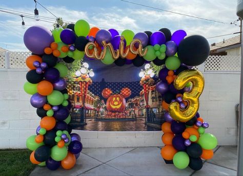 Disney Halloween Party Games, Halloween Disney Birthday Party, Minnie Mouse Halloween Birthday Party, Disney Halloween Birthday Party, Halloween Birthday Party Activities, Mickey Mouse Halloween Birthday Party, Disney Halloween Party Decorations, Scary Birthday, Halloween Arch