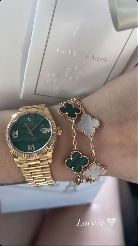 get the van cleef bracelet dupe at Amazon by clicking the link. commissions earned from this link. #bracelet #accessories #watch #green #aesthetic #aestheticstyle #white #fashion #rich #richlife #richlifestyle #money #moneysavingtips #halloween #beautyproducts #luxury #items #expensive Dope Jewelry Accessories, Van Cleef And Arpels Jewelry, Expensive Jewelry Luxury, Luxe Jewelry, Dope Jewelry, Jewelry Fashion Trends, Classy Jewelry, Expensive Jewelry, Sneakers For Men