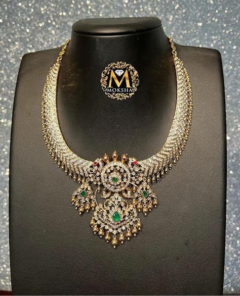 22 Carat Gold Jewellery, Bridal Diamond Necklace, Gold Jewels Design, Gold Jewelry Outfits, Choker Necklace Designs, Black Beads Mangalsutra Design, Diamond Necklace Designs, Beaded Necklace Designs, Bridal Diamond Jewellery