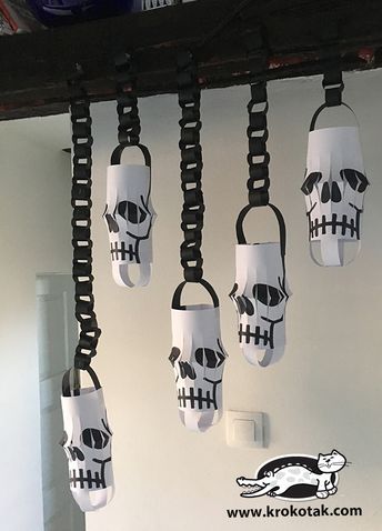 krokotak |  PAPER LANTERN SKULLS Strašidelný Halloween, Halloweenpyssel Barn, Veselý Halloween, Dekorasi Halloween, Uhyggelig Halloween, Bricolage Halloween, Halloween Decorations For Kids, Halloween Fest, Hallowen Ideas