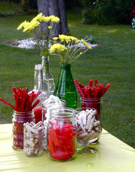 Bbq Party Menu, Holiday Party Menu, Canada Party, Canada Day Crafts, Backyard Bbq Wedding, Canada Day Party, Bbq Burger, Backyard Bbq Party, Party Backyard