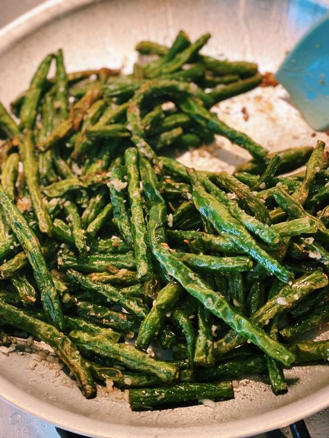 Stir-Fried Garlic Green Beans (3 Ingredients ONLY!) - Tiffy Cooks Chinese Style Green Beans, Fried Green Bean Recipes, Stir Fry Green Beans, Chinese Garlic, Tiffy Cooks, Fried Garlic, Fried Beans, Fried Green Beans, Garlic Green Beans