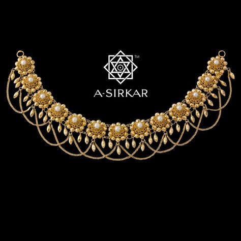 Kalyani Necklace, it was otherwise loosely referred to as 'pushpa-har'. Painstakingly crafted and assembled by hand in soft yellow 22K gold, the ornament looks fabulous as a choker but works equally elegantly as a necklace provided you allow it the space and not subdue it by pairing it with a saree the border of which is heavily patterned. Gold Necklace Bengali Design, Pola Necklace Gold, A Sirkar Jewellers Gold, Kandoli Designs, Shankha Pola, A Sirkar, Gold Jewels Design, Bridal Jewelry Vintage, Gold Jewelry Simple Necklace