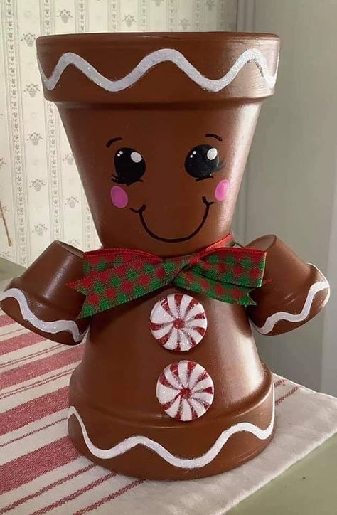 Pots Painting, Garden People, Pinterest Christmas Crafts, Christmas Deer Decorations, Plant Pots Crafts, Terra Cotta Pot Crafts Diy, Christmas Art Projects, Inexpensive Christmas Gifts, Gingerbread Christmas Decor