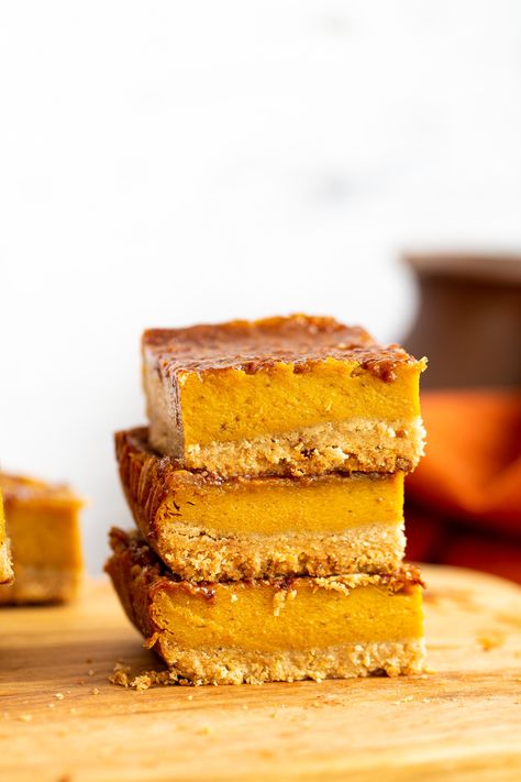 Easy to throw together, these vegan pumpkin pie bars are perfect for when you don't want to make an actual pumpkin pie but still want to have the same flavor. The homemade almond flour crust holds together well and is the perfect base for the dairy-free pumpkin pie filling. Serve as is or topped with coconut cream! #vegan #thanksgiving Pumpkin Pie Bars Easy, Vegan Pumpkin Pie Bars, Vegan Table, Dairy Free Pumpkin Pie, Pumpkin Pie Bars Recipe, Thanksgiving Vegan, Dairy Free Pumpkin, Pie Bar Recipes, Vegan Richa