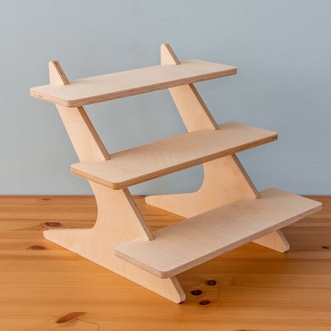 Market Stall Table, Festival Booth Display, Router Ideas, Diy Rack, Craft Market Display, Shelf Stand, Diy Home Projects, Wood Display Stand, Wooden Display Stand