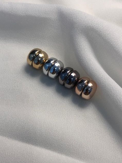 Our No-Snag Hijab Magnets are super soft on fabric which means no more threads coming out of your hijab 😍 Save your precious hijabs from pin holes! Round hijab magnets in-stock now. https://concealedmuslimah.com/collections/hijab-accessories?page=3 #concealedmuslimah #hijab #modest #pin #pearlclips #pearlpins #threads #ordinary #hijabootd #hijabers #hijabstyle #hijabfashion #hijabimuslimah #modestfashion #nosnaghijabmagnets Jewellery With Hijab, Magnetic Hijab Pins Tutorial, Hijab Pins Accessories, Hijab Photography, Hijab Magnets, Hijab Accessories, Bonnet Cap, Hijab Caps, Hijab Pins