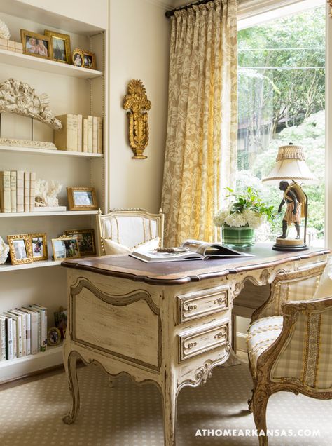 French Country Office, Cortinas Country, Gym House, Country Office, Muebles Shabby Chic, French Country Bedrooms, French Country Living Room, Desk And Chair, Muebles Living