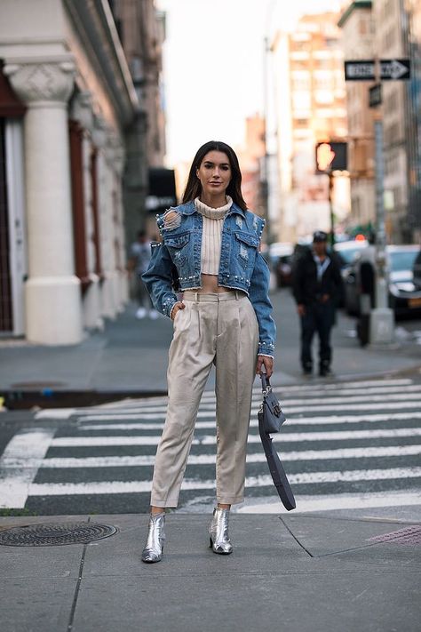 New York Fashion Week Day 3 & 4 Sleeveless Denim Jacket Outfit, Denim Jacket Outfit Women, Denim Jacket Outfit Ideas, Cropped Jacket Outfit, Jacket Outfit Ideas, Fashion Trend Book, Rok Denim, Jaket Denim, Jacket Outfit Women