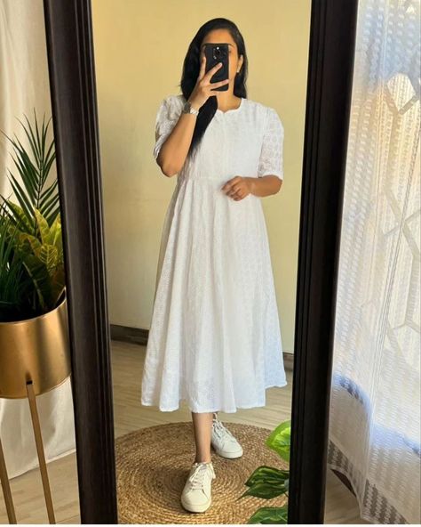 ₹720  Beautiful hakoba concept rare black white colour with half lining expect hands feeding and non feeding people also can wear maternity friendly   *Yoke center zip is openable so its feeding*  Size:M/38, L/40, xl/42 xxl 44    *Price 720 free shipping* fh  #underbudgetdresses   _____________________________  *Note:*  ⏩ COD (Cash On Delivery) not available  ⏩ To Book/Order on Whatsapp, Please Click here https://wa.link/tjwvjz   ⏩ Ping On Whatsapp +919468590026  ⏩ Visit www.arhams.in Or www... Feeding Kurtis Design With Zip, Frocks And Gowns, Designer Salwar Kameez, Trendy Dresses Summer, Simple Frocks, Party Wear Dress, Cotton Gowns, Kurti Designs Latest, Frock Dress