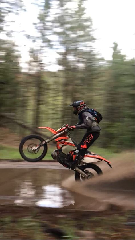 Dirt Bikes Aesthetic, Cross Motorcycle, Cross Bike, Dirt Bike Photography, Dirt Bike Aesthetic, Dirtbike Aesthetic, Motocross Aesthetic, Ktm Dirt Bikes, Bike Aesthetic