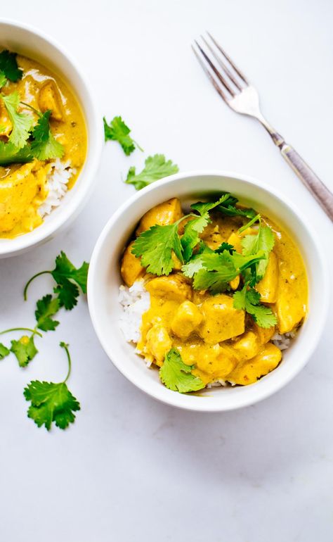 AWESOME Thai Yellow Chicken Curry - you seriously won't believe how easy this is to make. Adaptable to any protein or veggies you have on hand! | pinchofyum.com Thai Yellow Chicken Curry, Yellow Chicken Curry, Yellow Curry Chicken, Yellow Curry Recipe, Curry And Rice, Thai Yellow Curry, Yellow Curry, Yellow Foods, Curry Dishes