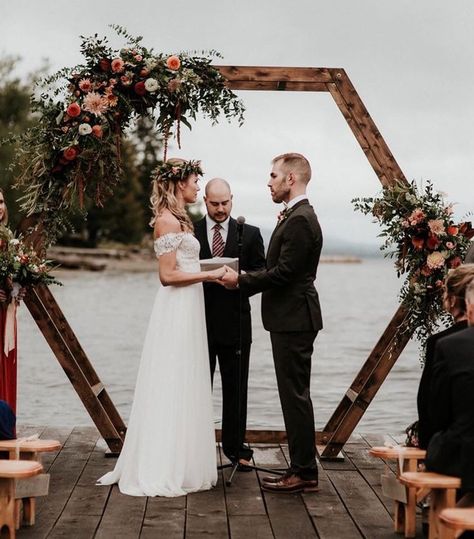 Outdoor Archway, Wedding Arch Ideas, Wooden Wedding Arches, Wedding Arches Outdoors, Hexagon Wedding, Arch Ideas, Wedding Ceremony Ideas, Wedding Arch Flowers, Arch Flowers