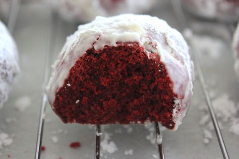 Red Velvet Snowballs, Blackberry Muffin Recipe, Cherry Cookies Recipes, Snowballs Recipe, Jam Bars, Christmas Candy Homemade, Cranberry Jam, Cherry Cookies, Snowball Cookies