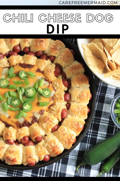 Chili Dog Skillet, Chili Cheese Dog Pizza, Chili Dog Appetizer, Chili Cheese Dog Dip, Bbq Chili, Gameday Appetizers, Chili Cheese Dip, Dips Recipes, Chili Cheese Dips