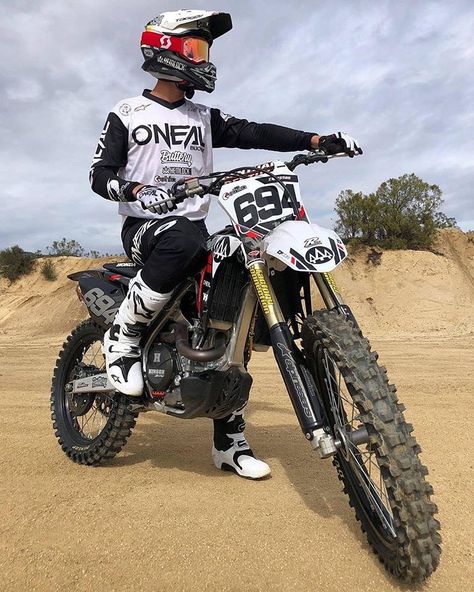 Oneal Motocross, Kawasaki Dirt Bikes, Ktm Motocross, Animals Quotes, Motocross Kit, Enduro Motocross, Travel Tattoos, Motocross Love, Cool Dirt Bikes