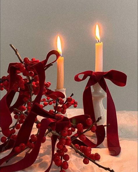 Classy Holiday Party Decor, Christmas Decoration Aesthetic, Fancy Christmas Party Aesthetic, Christmas Aesthetic 2023, Holiday Party Tablescape, Christmas Aesthetic Party, New Year Aesthetic Decoration, Classy Christmas Party Decor, Classy Christmas Aesthetic