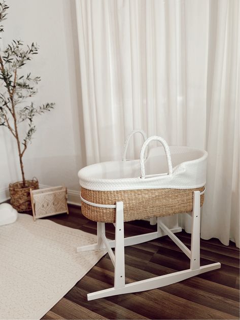 Next To Bed Bassinet, Newborn Stuff, Moses Basket Baby, Mosses Basket, Moses Basket Bassinet, Basket Bassinet, Birth Preparation, Bed Bassinet, Baby Moses