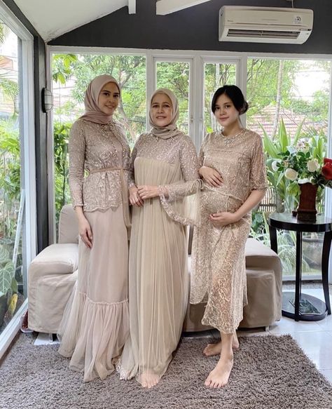 Baju Bridesmaid Modern Hijab, Model Baju Bridesmaid Hijab, Baju Bridesmaid Hijab, Model Baju Bridesmaid, Outfit Ideas Muslim, Bridesmaid Dresses Hijab, Kulot Pants, Model Dress Kebaya, Dress Brokat Modern