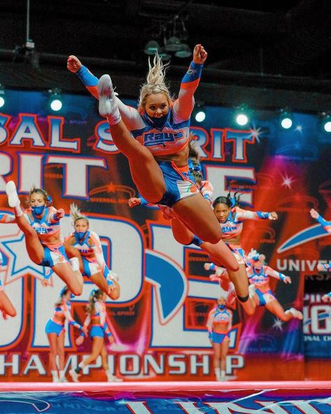 Great White Cheer Team, Rays Cheer, Great White Sharks Cheer, Cheerleading Competition, Dance Technique, Cheers Photo, All Star Cheer, Cheer Uniform, E 3