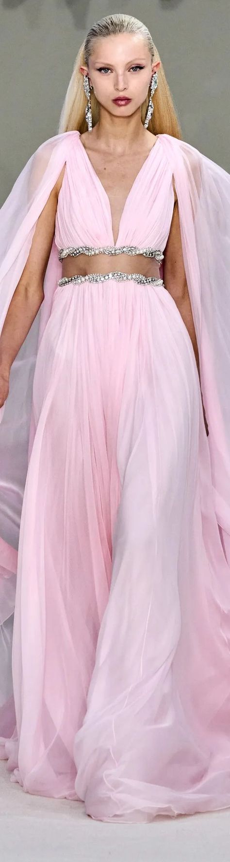 Giambattista Valli Fall 2022, Fall 2022 Couture, 2022 Couture, Fall Couture, Giambattista Valli Couture, Abed Mahfouz, Giambattista Valli Haute Couture, Paolo Sebastian, Valentin Yudashkin