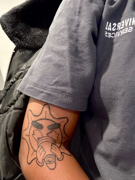 glogang tattoo Jaded Tattoos, Kaws Sleeve Tattoo, Bape Tattoos, Glogang Tattoo, Murakami Flower Tattoo, Glo Gang Tattoo, Kaws Tattoo, Glory Tattoo, Leg Tats