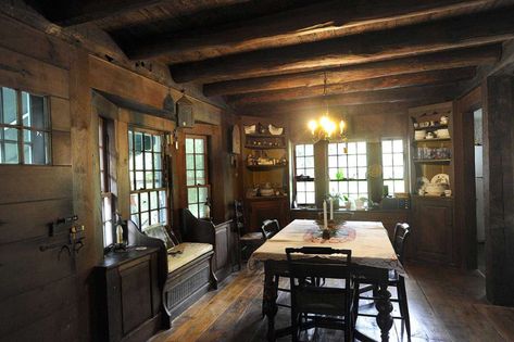 Habitat: Historic tavern turned home in Washington Colonial Tavern, White Colonial, Famous Houses, Arts And Crafts House, Farm Tour, Underground Railroad, House Built, Historic Home, Habitat