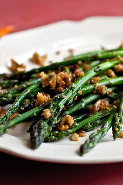 Spring Veggies, Asparagus Fries, Steamed Asparagus, Walnut Recipes, How To Cook Asparagus, Nyt Cooking, Spring Vegetables, Roasted Asparagus, Asparagus Recipe