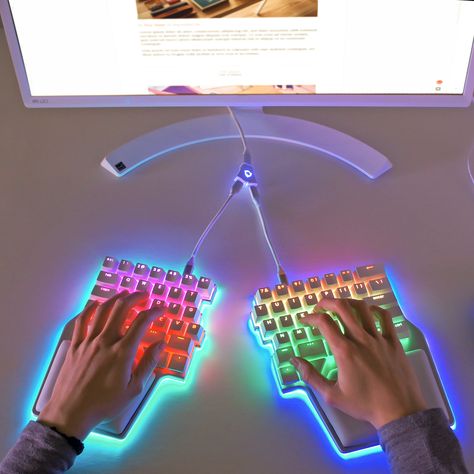 Keyboard Light, Futuristic Bedroom, Unique Keyboards, Split Keyboard, Craft Closet Organization, Games Room Inspiration, Gaming Desk Setup, Computer Gaming Room, Video Game Room Design