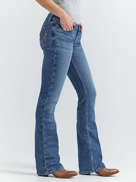 WOMEN'S BOOTCUT JEANS WITH A LOW-RISE, RETRO TWIST Combining the authentic Wrangler® details you know and love with new washes and fits, the Wrangler® Retro® collection strikes a contemporary chord while paying tribute to our Western roots. Affectionately known as Sadie, our women's low-rise bootcut jeans offer the comfort and durability you need as well as a stylish back pocket design for extra personality. women's low-rise jeans sit right at the hips, making them perfect for showing off a favo