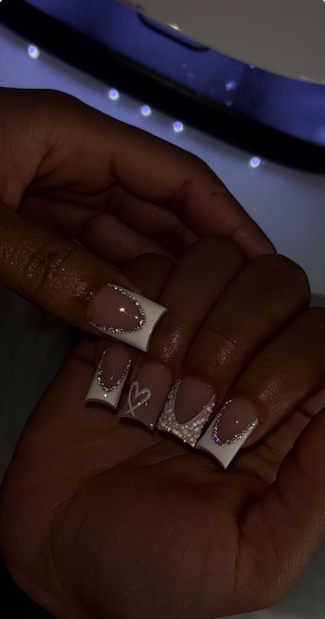 Short Medium Acrylic Nails Baddie, Pretty Nails For Black Women, Nails 15 Birthday, 1 Finger Nail Design, Acrylic Nail Ideas Black Women, Bday Short Nails, Short French With Bling, Baddie Back To School Nails, Short Cute Nails For Back To School