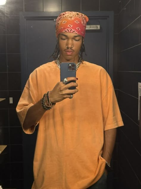 Dreads With Bandana Men, Black Guys Outfits Aesthetic, Afro Fashion Men, Earthy Boy Outfits, Earthy Men Outfits, Boho Outfits Men, Bandana Outfit Men, Earthy Black Men, Mens Festival Outfits