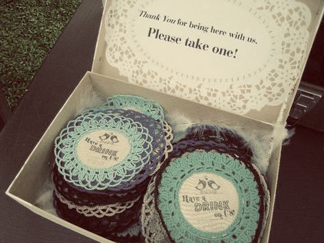 Coasters Crochet Around Cloth With Printable Template Crochet Wedding Favours, Crochet Sweets, Crochet Wedding Gift, Wedding Crochet Patterns, Coasters Crochet, Wedding Coasters Favors, Doily Wedding, Diy Aesthetic, Vintage Crochet Patterns