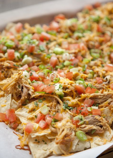 Shredded Chicken Nachos - My weakness. Nachos. Cheese dip. Sigh. Shredded Chicken For Nachos, Chicken For Nachos, Pulled Chicken Nachos, Macho Nachos, Shredded Chicken Nachos, Pollo Mechado, Nachos Cheese, Nachos Recipes, Nacho Party