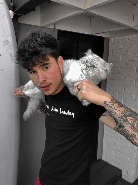 Kian Lawley Hair, Shy People Problems, Ricky Dillon, Shy People, Joey Graceffa, Funny Nurse Quotes, Kian Lawley, Celebrity Culture, Phil Lester