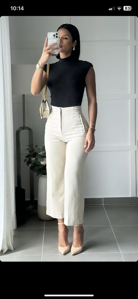 Trending Summer Fashion, Proffesional Woman Outfits Summer, Short Sleeve Office Outfit, Black Women Professional Photoshoot, Formal Summer Outfits For Women, Sales Woman Outfit, Professional Chic Outfits, Smart Elegant Outfit Women, Silver And White Outfit