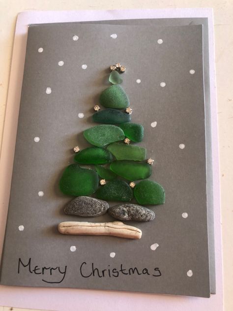 Seaglass Cards, Pebble Art Christmas, Sea Glass Tree, Beach Rock Art, Christmas Pebble Art, Sea Glass Art Projects, Stone Pictures Pebble Art, Beach Glass Crafts, Driftwood Art Diy