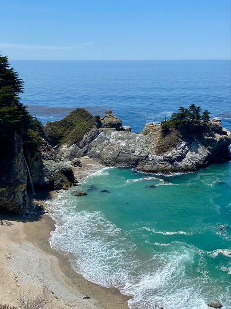 California Coast Aesthetic, Monterey California Aesthetic, Monterey Aesthetic, Norcal Roadtrip, Big Sur Camping, Mcway Falls Big Sur, Travel Photo Ideas, Big Sur Beach, West Coast Aesthetic