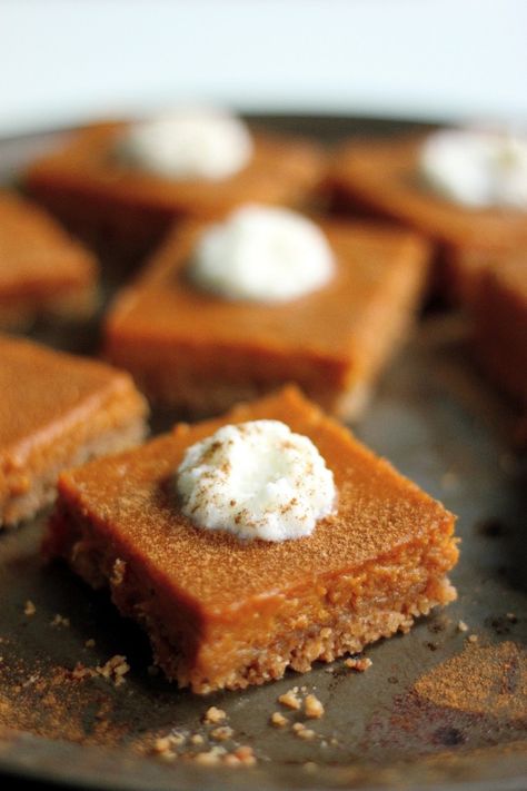 Silky Brown Butter Pumpkin Pie Bars with Brown Butter Pretzel Crust and Bourbon Whipped Cream Bourbon Whipped Cream, Pumpkin Pie Bars Recipe, Peanut Butter Protein Cookies, Butter Pretzels, Jar Meals, Baker By Nature, Pie Bar Recipes, Pretzel Crust, Pumpkin Pie Bars