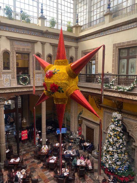 Christmas Mexico, Christmas In Mexico, Christmas In Mexico City, Mexico In December, Mexico City Aesthetic Night, Condesa Mexico City, Mexico Christmas, Angel Of Independence Mexico City, Christmas Aesthetic