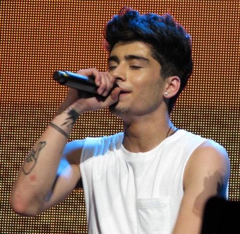 Zayn Malik 2013, Zayn Malik Singing, Zayn Singing, Zayn Malik Photos, Zayn Malik Pics, One Direction Pictures, I Love One Direction, Perfect Boy, Zayn Malik