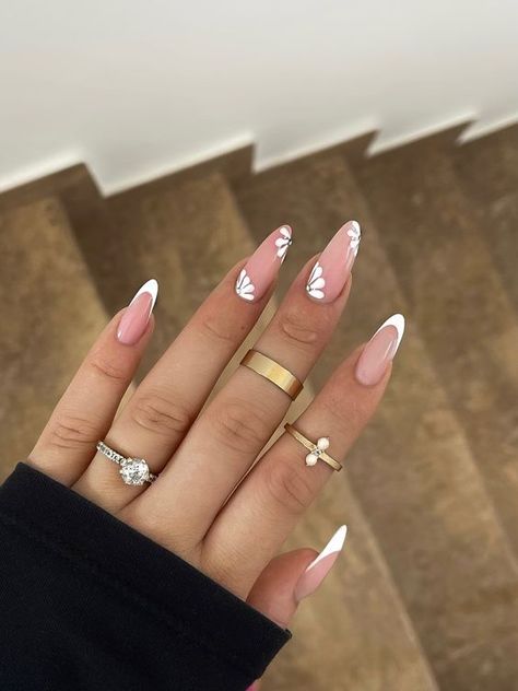 Nails Inspiration White Tip, Fancy French Tips Nails, White Frenchies With Flowers Nails, White Flower Nail Art Floral Design, White Floral French Tip Nails, French Nail Flower, Fancy French Nails Design, Nail Ideas Flowers Floral Design, French And Flowers Nails